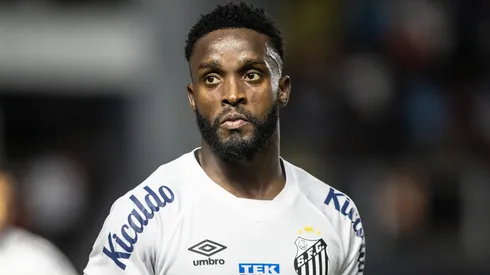 Stiven Mendoza durante confronto entre Santos e Bahia na Copa do Brasil de 2023.