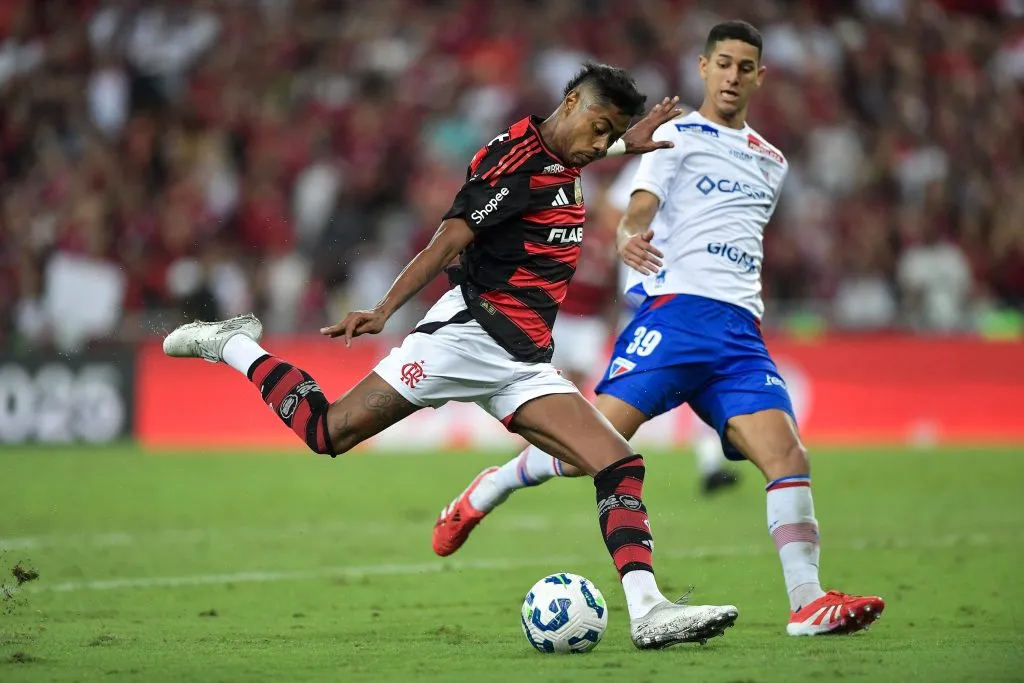 RJ – RIO DE JANEIRO – 01/06/2025 – BRASILEIRO A 2025, FLAMENGO X FORTALEZA – Bruno Henrique jogador do Flamengo durante partida contra o Fortaleza no estadio Maracana pelo campeonato Brasileiro A 2025. Foto: Thiago Ribeiro/AGIF