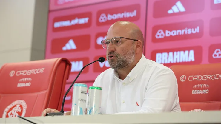 José Olavo Bisol durante entrevista coletiva. Foto: Ricardo Duarte / Internacional