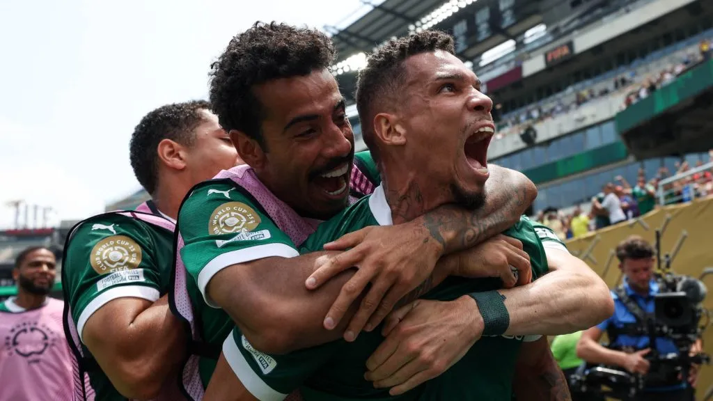 Paulinho comemora seu gol o Botafogo no Lincoln Financial Field. (Foto: Cesar Greco/Palmeiras/by Canon)