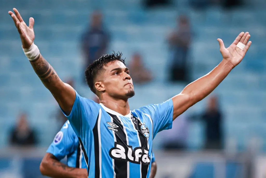 Arezo pode render R$ 22 milhões ao Grêmio – Foto: Maxi Franzoi/AGIF.