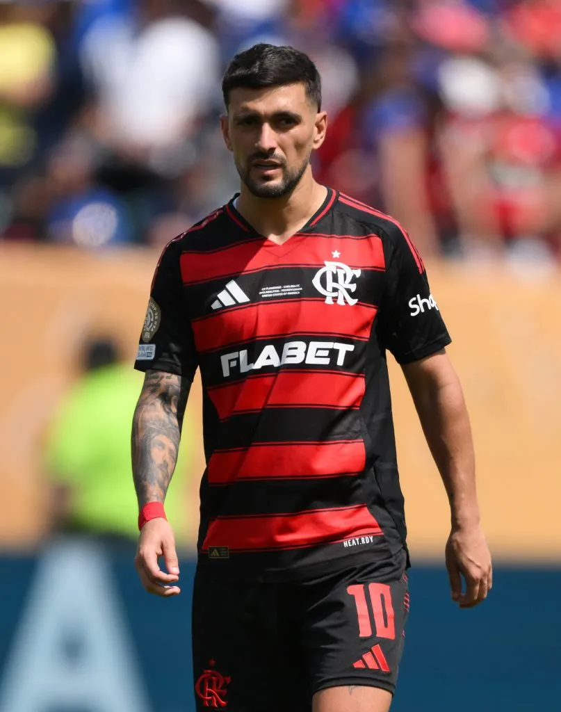 PHILADELPHIA, PENNSYLVANIA – JUNE 20: Giorgian de Arrascaeta of CR Flamengo looks on during the FIFA Club World Cup 2025 group D match between CR Flamengo and Chelsea FC at Lincoln Financial Field on June 20, 2025 in Philadelphia, Pennsylvania. (Photo by David Ramos/Getty Images)