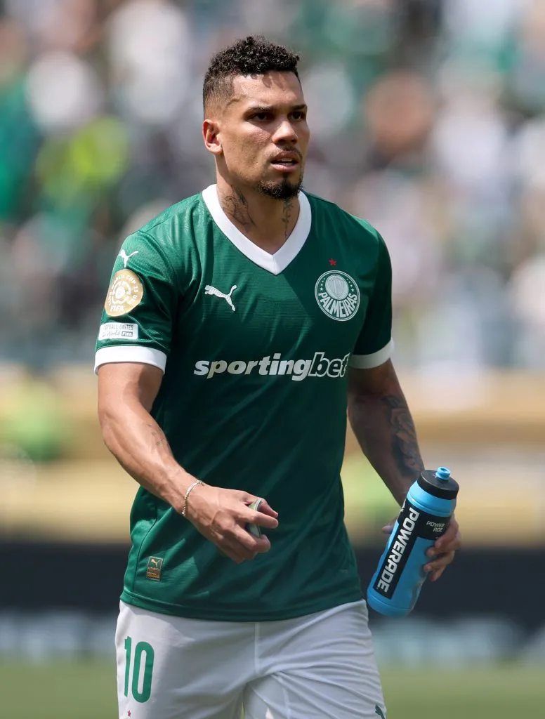 PHILADELPHIA, PENNSYLVANIA – JUNE 28: Paulinho #10 of Palmeiras looks on after the FIFA Club World Cup 2025 round of 16 match between SE Palmeiras and Botafogo FR at Lincoln Financial Field on June 28, 2025 in Philadelphia, Pennsylvania. (Photo by Francois Nel/Getty Images)