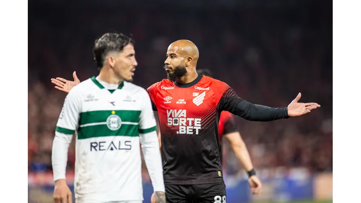 Athletico x Coritiba na Série B do Campeonato Brasileiro de 2025.