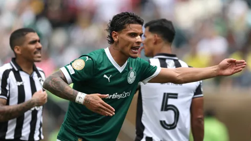 PHILADELPHIA, PENNSYLVANIA – JUNE 28: Richard Rios #8 of Palmeiras reacts during the FIFA Club World Cup 2025 round of 16 match between SE Palmeiras and Botafogo FR at Lincoln Financial Field on June 28, 2025 in Philadelphia, Pennsylvania. (Photo by Francois Nel/Getty Images)