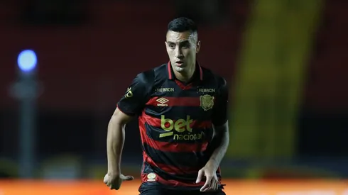 C. Rivera jogador do Sport durante a partida entre Sport e CRB na Ilha do Retiro em Recife (PE), pela Copa do Nordeste 2025. Foto: Marlon Costa/AGIF