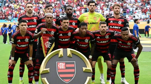 Jogadores do Flamengo posam para foto antes de duelo com o Bayern pelo Mundial de Clubes (Foto: PATRICIA DE MELO MOREIRA / AFP)