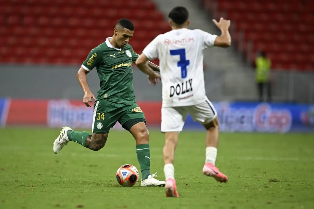 DF – BRASILIA – 09/02/2025 – PAULISTA 2025, AGUA SANTA X PALMEIRAS –  Kaiky Naves jogador do Palmeiras durante partida contra o Agua Santa no estadio Mane Garrincha pelo campeonato Paulista 2025. Foto: Mateus Bonomi/AGIF
