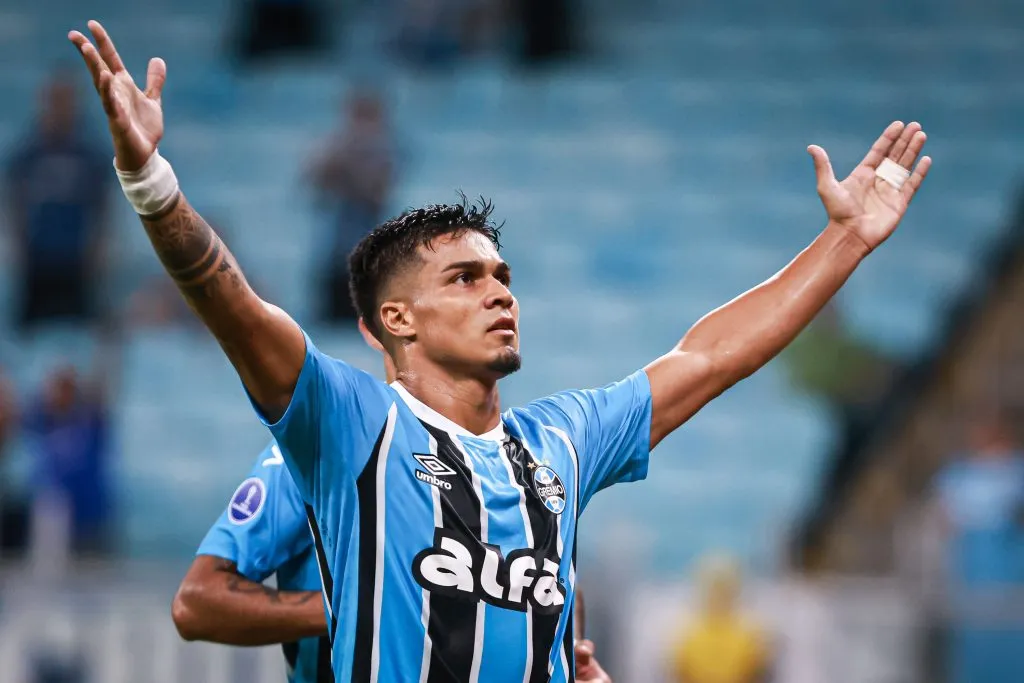 Arezo pode deixar o Grêmio – Foto: Maxi Franzoi/AGIF.