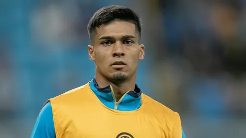 Arezo tem proposta para deixar o Grêmio por empréstimo.