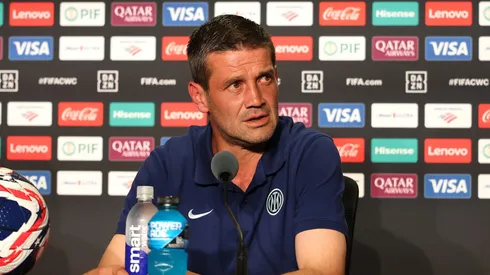 Christian Chivu durante entrevista coletiva no Mundial de Clubes.