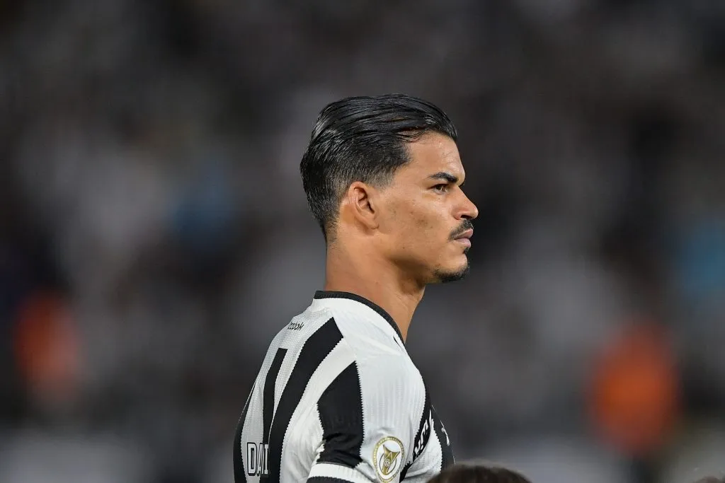 RJ – RIO DE JANEIRO – 19/06/2024 – BRASILEIRO A 2024, BOTAFOGO X ATHLETICO-PR – Danilo Barbosa jogador do Botafogo durante partida contra o Athletico-PR no estadio Engenhao pelo campeonato Brasileiro A 2024. Foto: Thiago Ribeiro/AGIF