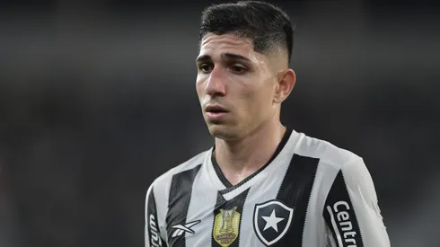 Savarino durante confronto contra o Fluminense no Campeonato Brasileiro de 2025.