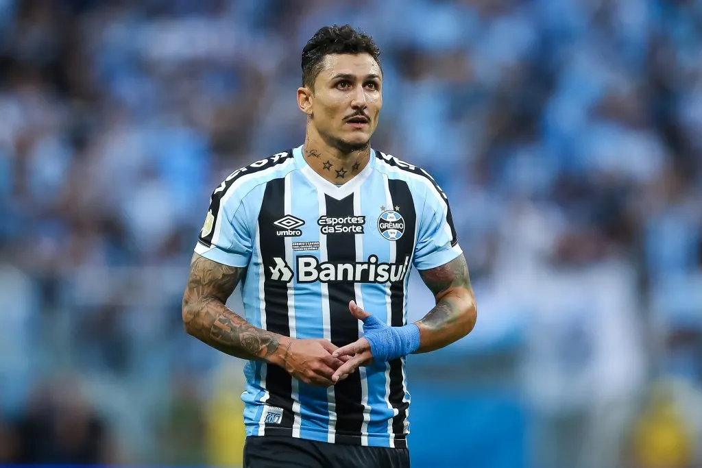 Vina atuando no Grêmio em 2023 – Foto: Pedro H. Tesch/AGIF