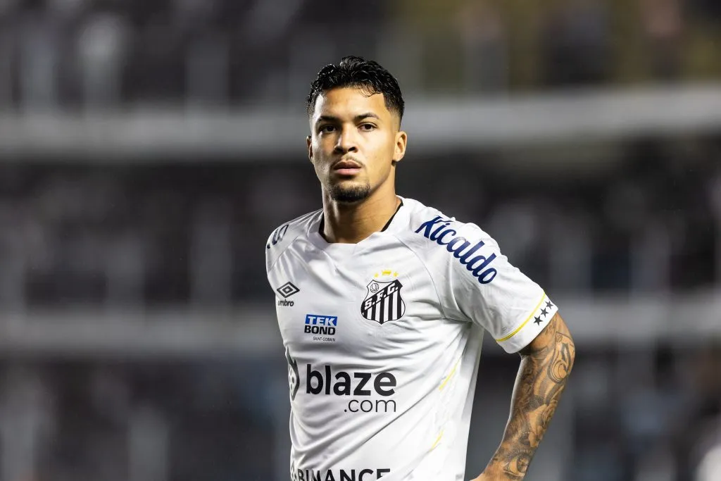 SP – SANTOS – 19/10/2023 – BRASILEIRO A 2023, SANTOS X BRAGANTINO – Marcos Leonardo jogador do Santos durante partida contra o Bragantino no estadio Vila Belmiro pelo campeonato Brasileiro A 2023. Foto: Abner Dourado/AGIF