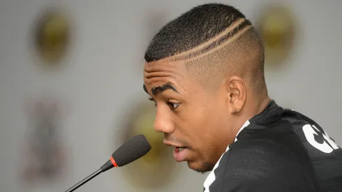 Malcom durante coletiva de imprensa apos treino do Corinthians no CT Joaquim Grava.