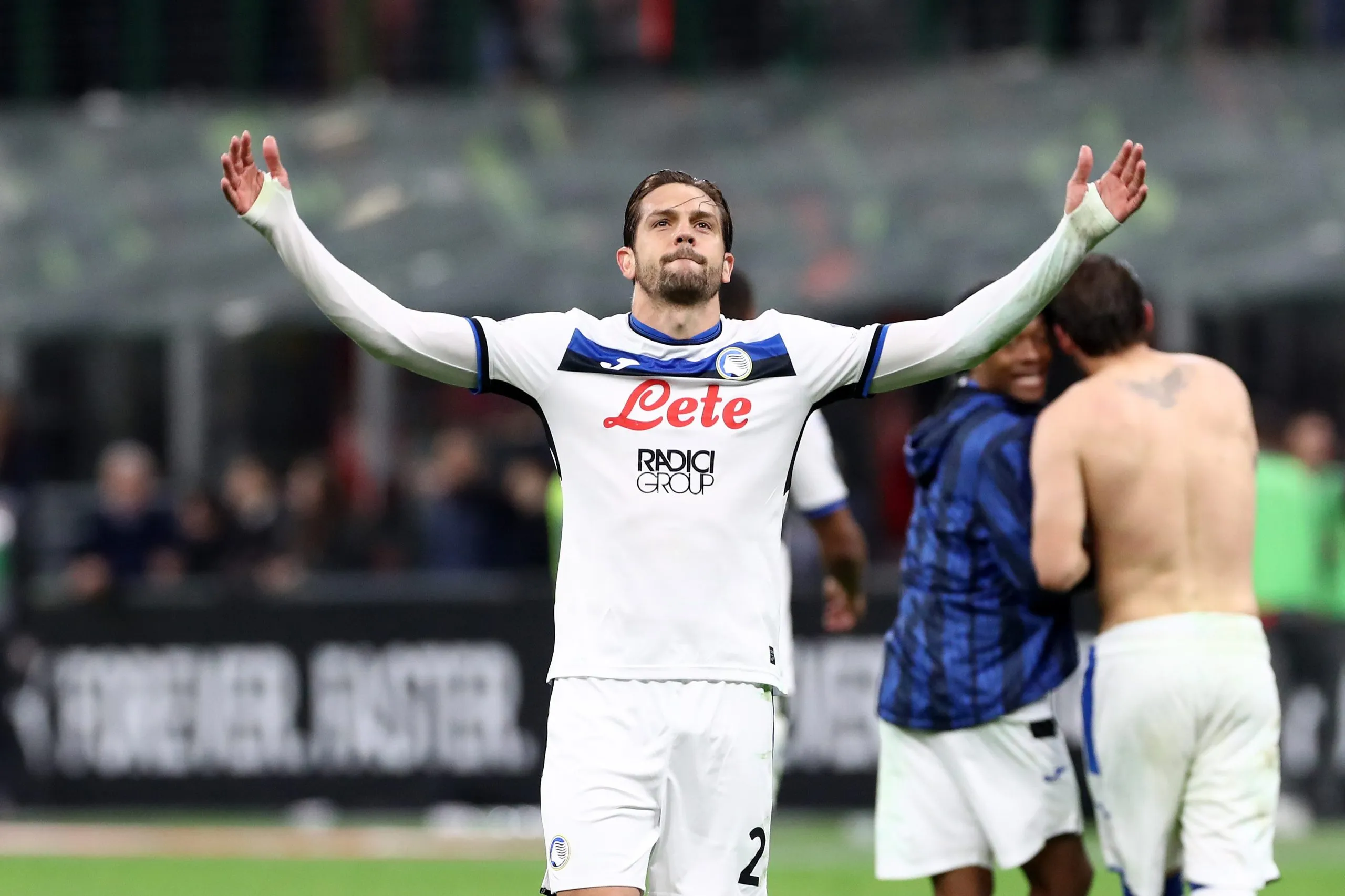 MILAN, ITALY – APRIL 20: Rafael Toloi of Atalanta celebrates at full-time following the team’s victory in the Serie A match between AC Milan and Atalanta at Stadio Giuseppe Meazza on April 20, 2025 in Milan, Italy. (Photo by Marco Luzzani/Getty Images)