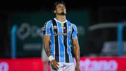Matias Arezo jogador do Gremio lamenta durante partida contra o Monsoon no estadio Do Vale pelo campeonato Gaucho 2025.