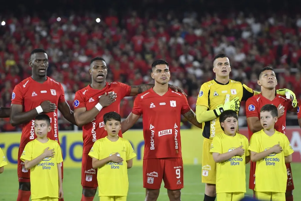 Brayan Medina, durante jogo da Sul-Americana – Foto: Gabriel Aponte/Getty Images.