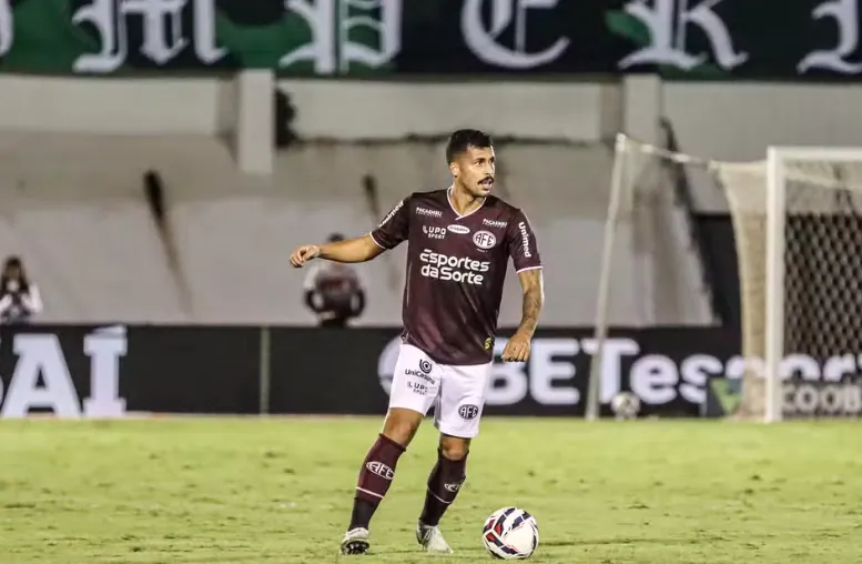 Gustavo Medina atuando pela Ferroviária – Foto: Reprodução/Luis Miguel Ferreira /Ferroviária SAF