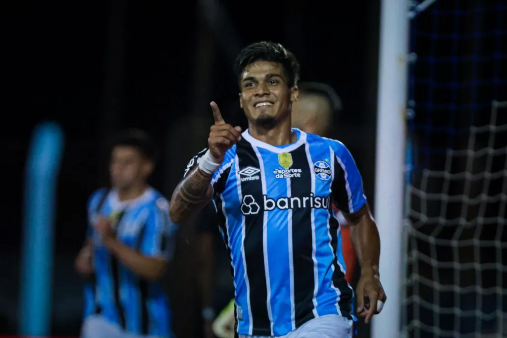 arezo grêmio emprestado peñarol gol de cabeça