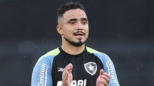 Foto: Vitor Silva/Botafogo – Rafael durante treinamento do Botafogo.