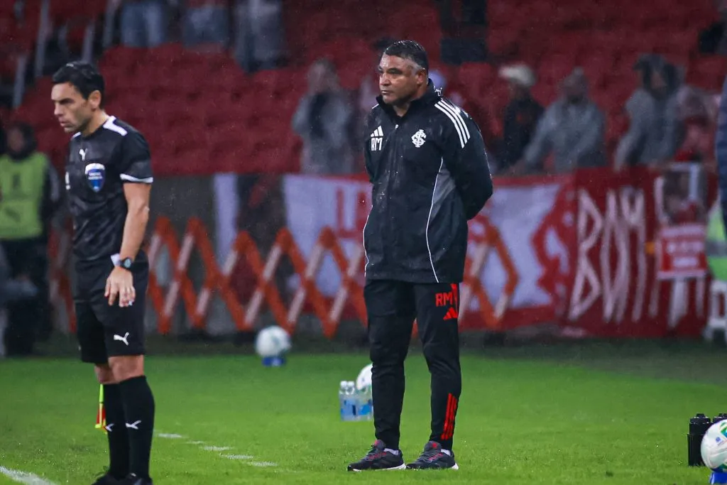 Roger Machado técnico do Internacional durante partida contra o Bahia – Foto: Maxi Franzoi/AGIF