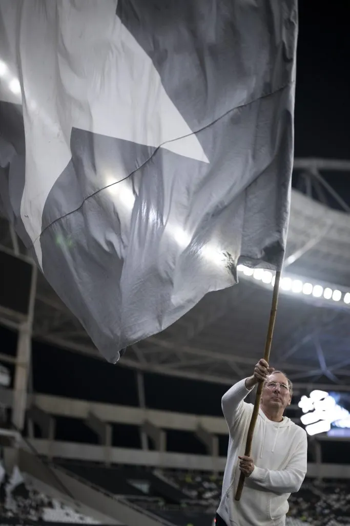 RJ – RIO DE JANEIRO – 17/07/2024 – BRASILEIRO A 2024, BOTAFOGO X PALMEIRAS – John Textor dono da SAF do Botafogo antes da partida contra o Palmeiras no estadio Engenhao pelo campeonato Brasileiro A 2024.  Foto: Jorge Rodrigues/AGIF