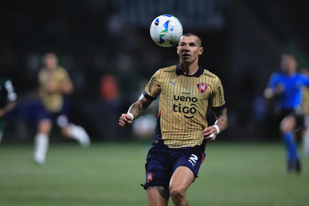 SP – SAO PAULO – 09/04/2025 – COPA LIBERTADORES 2025, PALMEIRAS X CERRO PORTENO – Alan Benitez jogador do Cerro Porteno durante partida contra o Palmeiras no estadio Arena Allianz Parque pelo campeonato Copa Libertadores 2025. Foto: Ettore Chiereguini/AGIF