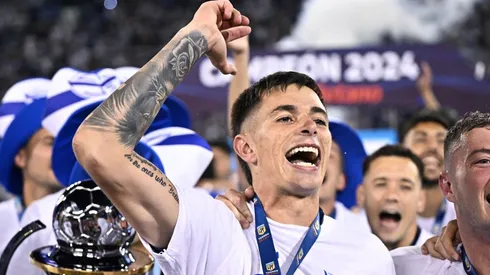 BUENOS AIRES, ARGENTINA – DECEMBER 15: Valentín Gómez of Velez Sarsfield celebrates after winning the tournament following the Liga Profesional 2024 match between Velez Sarsfield and Huracan at Jose Amalfitani Stadium on December 15, 2024 in Buenos Aires, Argentina. (Photo by Rodrigo Valle/Getty Images)