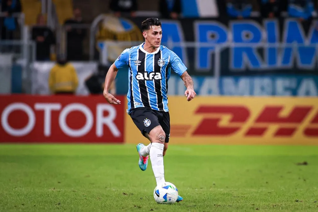 Cristian Pavón em ação pelo Grêmio. Foto: Maxi Franzoi/AGIF