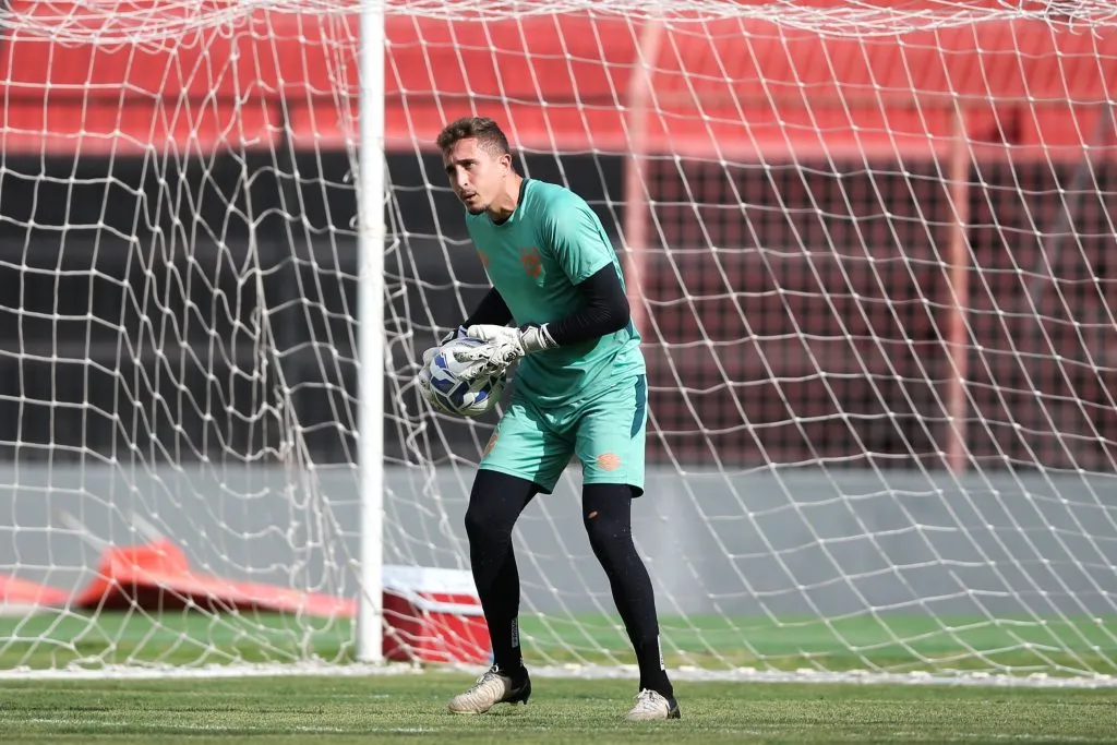 Thiago Couto ex-goleiro do Sport durante treino da equipe na Ilha do Retiro em Recife (PE). A equipe se prepara para a temporada 2025. Foto: Marlon Costa/AGIF