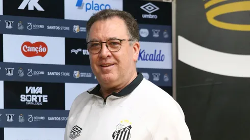Presidente Marcelo Teixeira durante coletiva oficial em coletiva de imprensa realizada no Vila Belmiro. Foto: Mauricio De Souza/AGIF