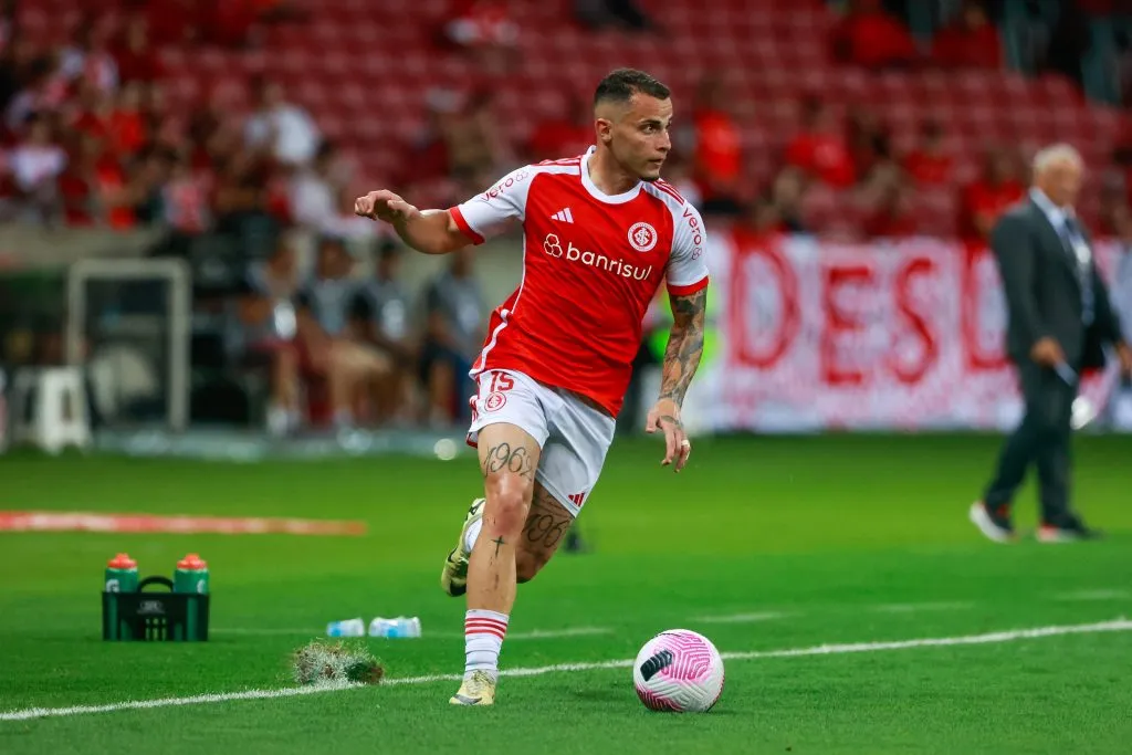 RS – PORTO ALEGRE – 30/10/2024 – BRASILEIRO A 2024, INTERNACIONAL X FLAMENGO – Bruno Gomes jogador do Internacional durante partida contra o Flamengo no estadio Beira-Rio pelo campeonato Brasileiro A 2024. Foto: Luiz Erbes/AGIF