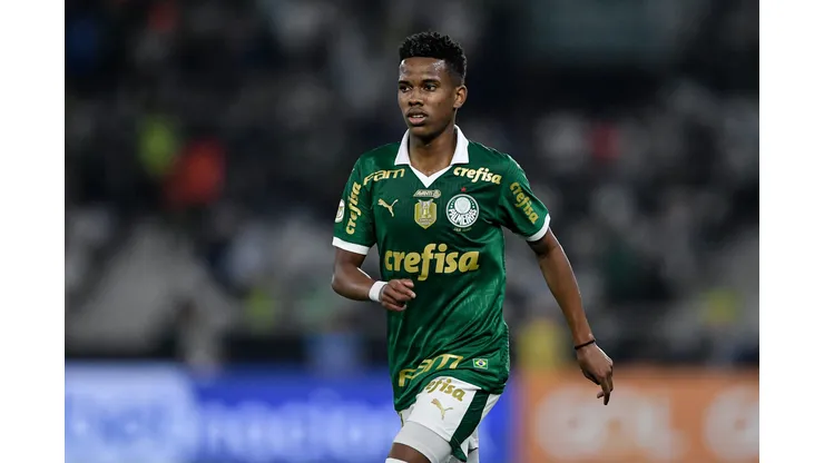 RJ - RIO DE JANEIRO - 17/07/2024 - BRASILEIRO A 2024, BOTAFOGO X PALMEIRAS - Estevao jogador do Palmeiras durante partida contra o Botafogo no estadio Engenhao pelo campeonato Brasileiro A 2024. Foto: Thiago Ribeiro/AGIF