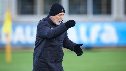 Mano Menezes durante treino do Grêmio. FOTO: LUCAS UEBEL/GREMIO FBPA