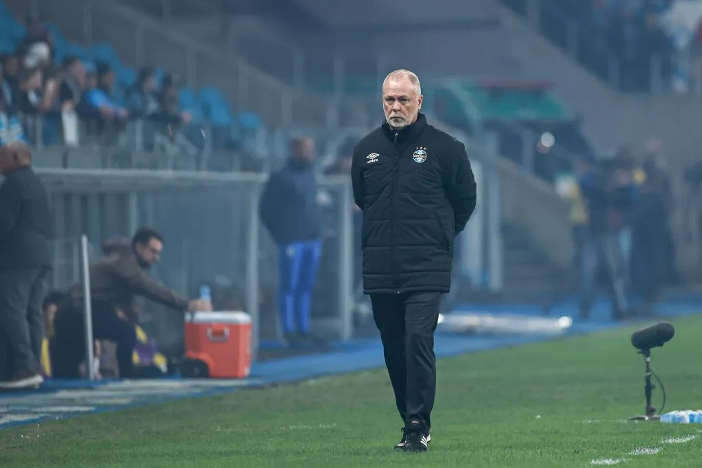 Mano Menezes técnico do Grêmio durante partida contra o Corinthians – Foto: Maxi Franzoi/AGIF