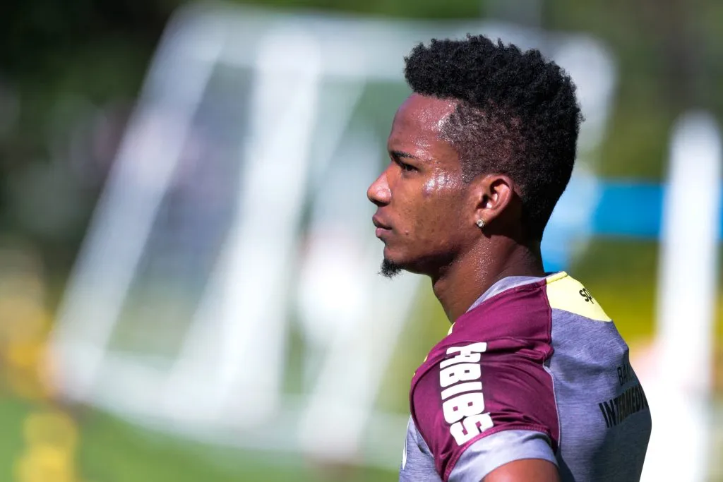 SAO PAULO – SP – 02/06/2017 – TREINO DO SAO PAULO – Thiago Mendes durante treino do Sao Paulo no CT da Barra Funda. Foto: Marcello Zambrana/AGIF
