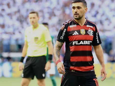 Carlos Alberto cutuca Arrascaeta com eliminação do Mundial