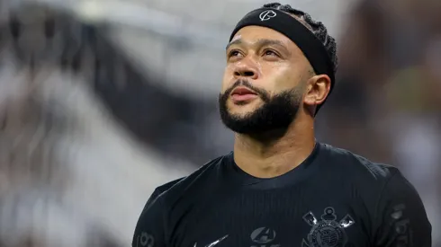 Memphis Depay do Corinthians deixa o campo apos partida contra o Corinthians no estadio Arena Corinthians pelo campeonato Brasileiro A 2024.