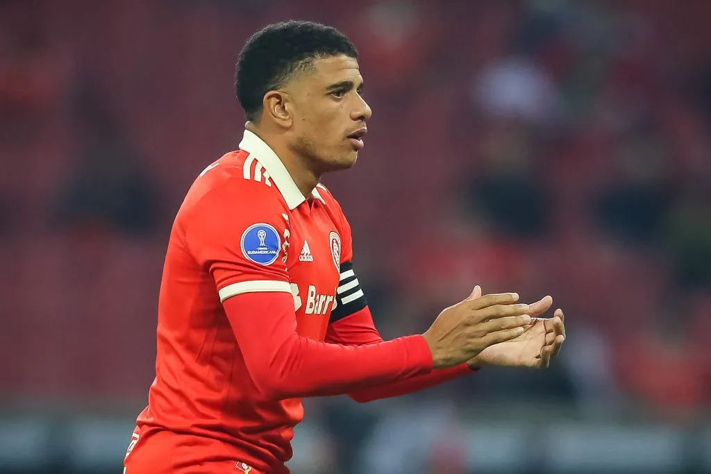 RS – Porto Alegre – 24/05/2022 – COPA SUL-AMERICANA 2022, INTERNACIONAL X 9 DE OCTUBRE-EQU – Taison jogador do Internacional durante partida contra o 9 De Octubre no estadio Beira-Rio pelo campeonato Copa Sul-Americana 2022. Foto: Pedro H. Tesch/AGIF