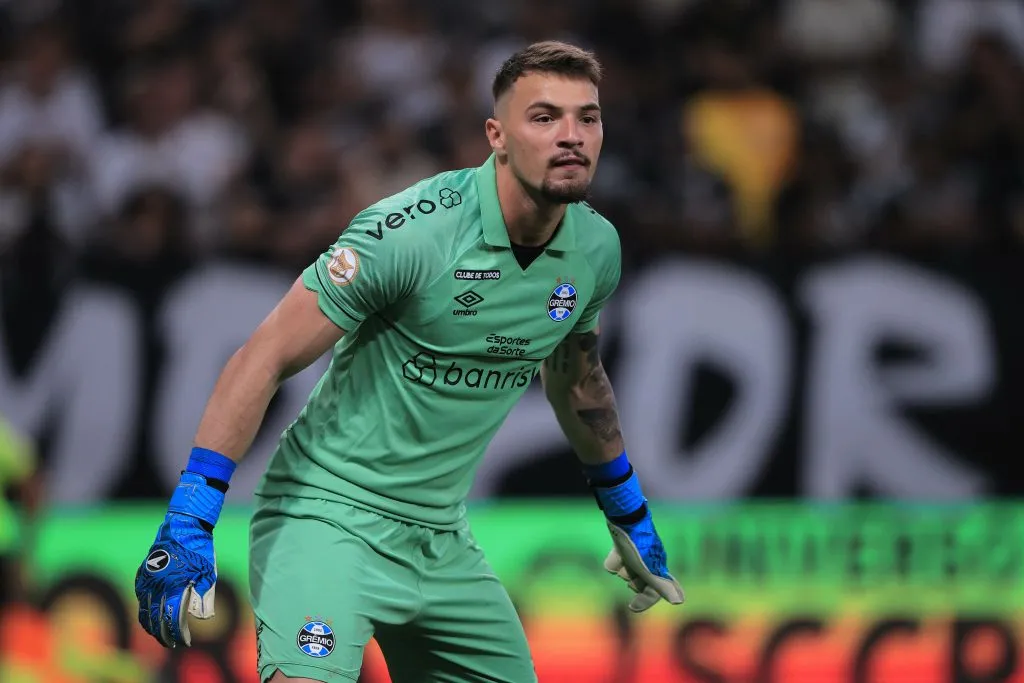 Gabriel Grando goleiro do Grêmio durante partida contra o Corinthians pelo campeonato Brasileiro A 2023. Foto: Ettore Chiereguini/AGIF