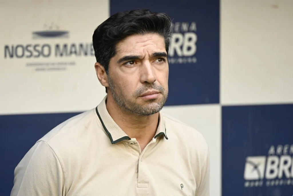 DF – BRASILIA – 04/05/2025 – BRASILEIRO A 2025, VASCO X PALMEIRAS – Abel Ferreira tecnico do Palmeiras durante partida contra o Vasco no estadio Mane Garrincha pelo campeonato Brasileiro A 2025. Foto: Mateus Bonomi/AGIF