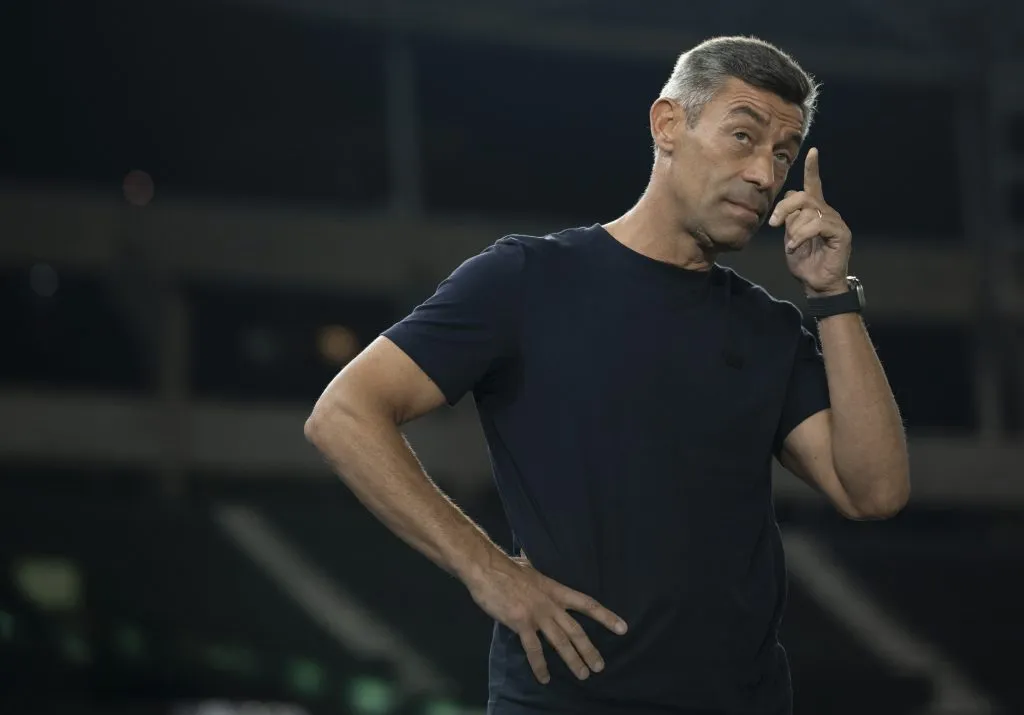 RJ – RIO DE JANEIRO – 26/06/2024 – BRASILEIRO A 2024, BOTAFOGO X BRAGANTINO – Pedro Caixinha tecnico do Bragantino durante partida contra o Botafogo no estadio Engenhao pelo campeonato Brasileiro A 2024. Foto: Jorge Rodrigues/AGIF