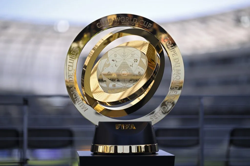 Troféu do campeão do Mundial de Clubes 2025. (Photo by Orlando Ramirez/Getty Images)