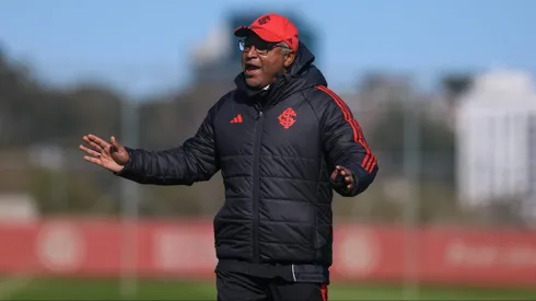 Roger Machado durante treino do Internacional. Foto: Ricardo Duarte/Internacional
