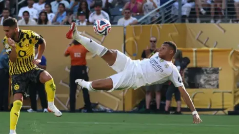 Mbappé brilha com golaço e Real avança no Mundial