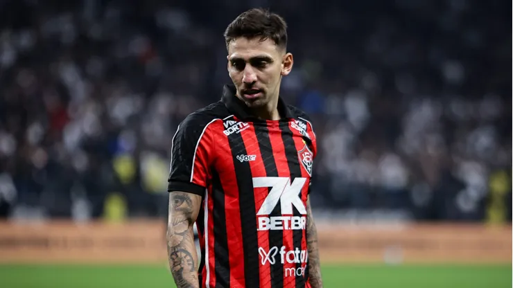 Gustavo Mosquito jogador do Vitoria durante partida contra o Corinthians no estadio Arena Corinthians pelo campeonato Brasileiro A 2025. Foto: Fabio Giannelli/AGIF
