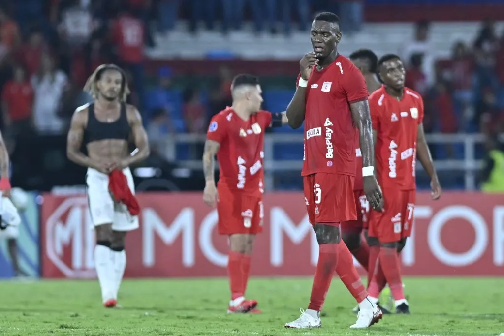 SANTIAGO DE CALI, COLOMBIA – APRIL 8: Brayan Medina of América de Cali react after a Copa CONMEBOL Sudamericana Group C match between America de Cali and Corinthians at Estadio Olimpico Pascual Guerrero on April 8, 2025 in Santiago de Cali, Colombia. (Photo by Gabriel Aponte/Getty Images)