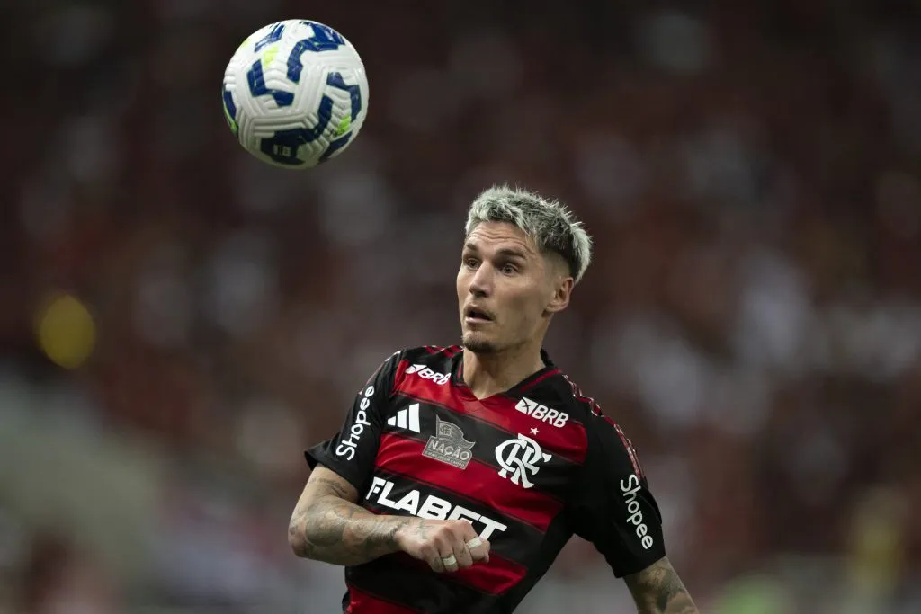 RJ – RIO DE JANEIRO – 10/05/2025 – BRASILEIRO A 2025, FLAMENGO X BAHIA – Varela jogador do Flamengo durante partida contra o Bahia no estadio Maracana pelo campeonato Brasileiro A 2025. Foto: Jorge Rodrigues/AGIF